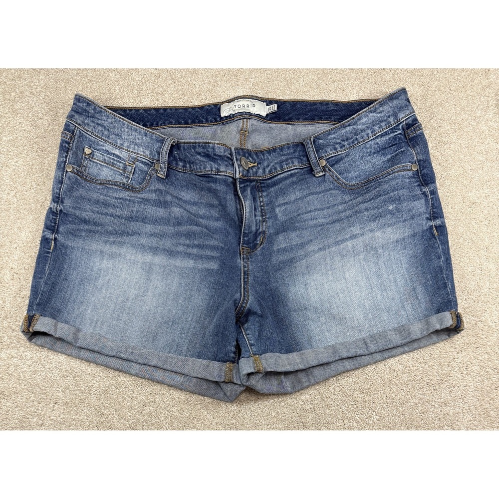Torrid Stretch Jean Shorts Women's Size 20 Blue Medium Wash Cuffed 5" Inseam